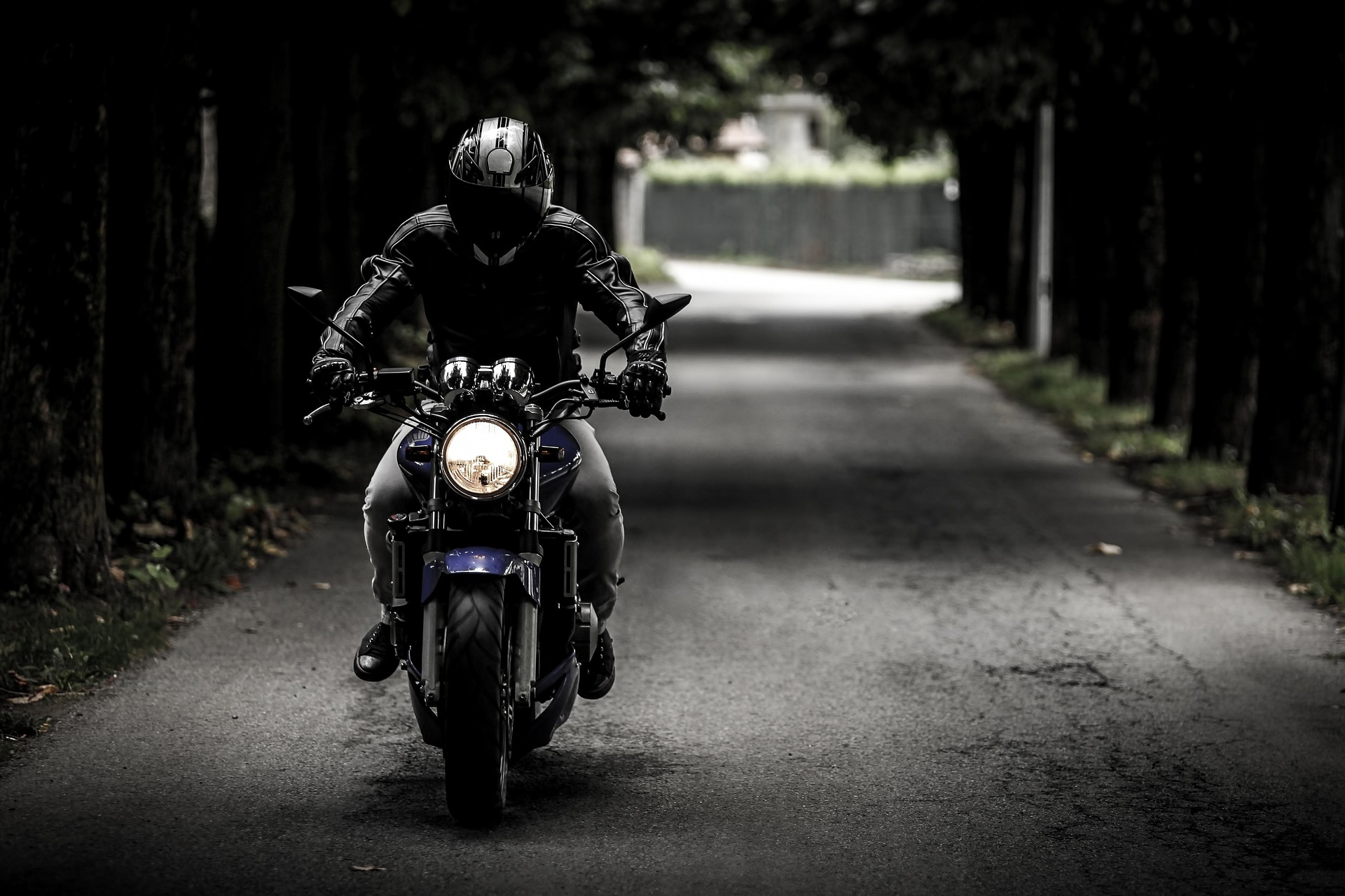 Gogle motocyklowe — jakie wybrać żeby jeździć wygodnie i bezpiecznie?